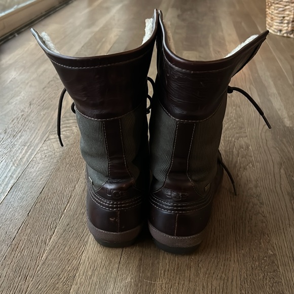 Size 11 Ugg Waterproof Boots - unisex - Picture 2 of 12